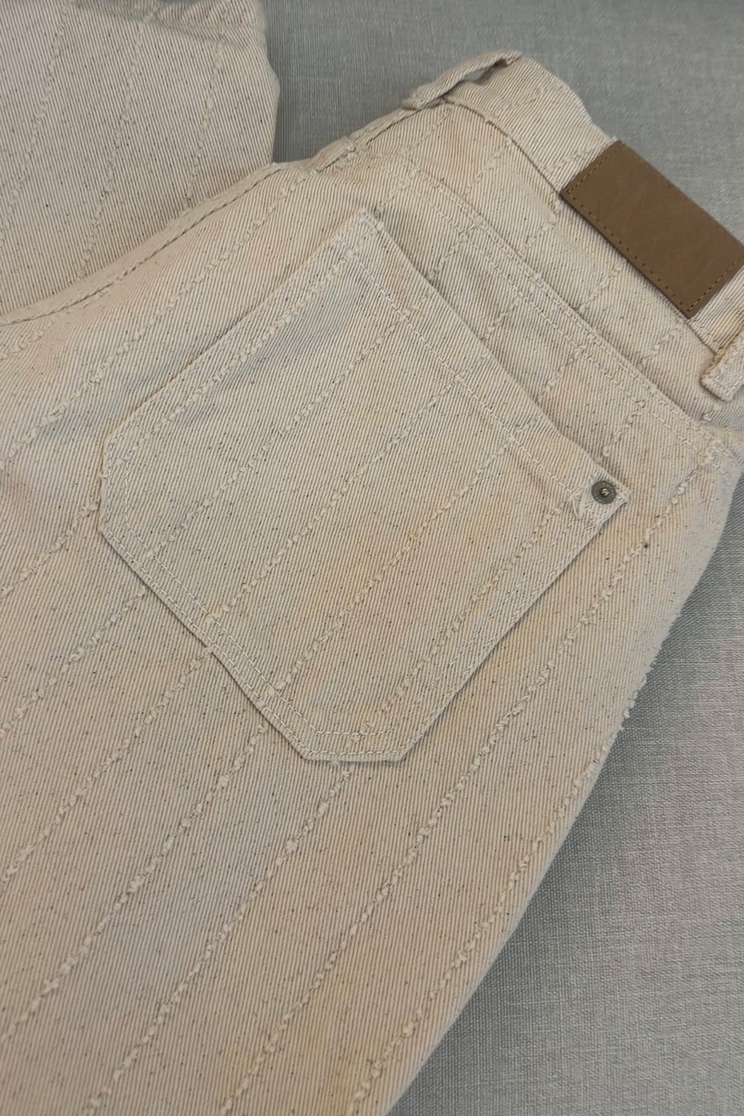Jean Barrel Con Textura Rígido