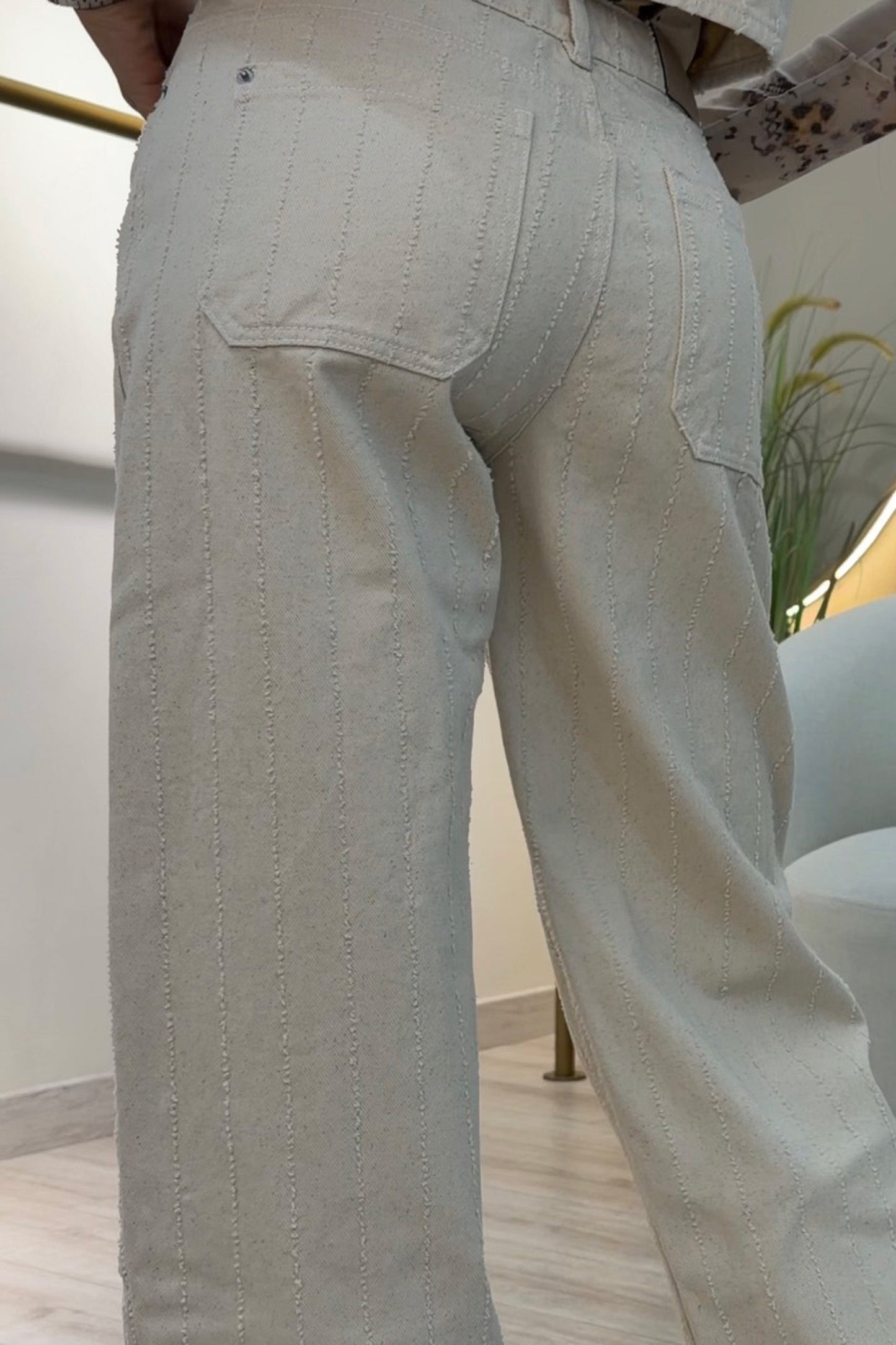 Jean Barrel Con Textura Rígido